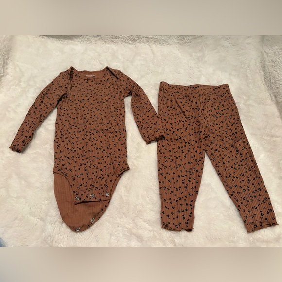 Carter's Other - 🌸5/$50🌸Carter's Animal Print Ribbed Long-Sleeve One-Piece with Matching Pants